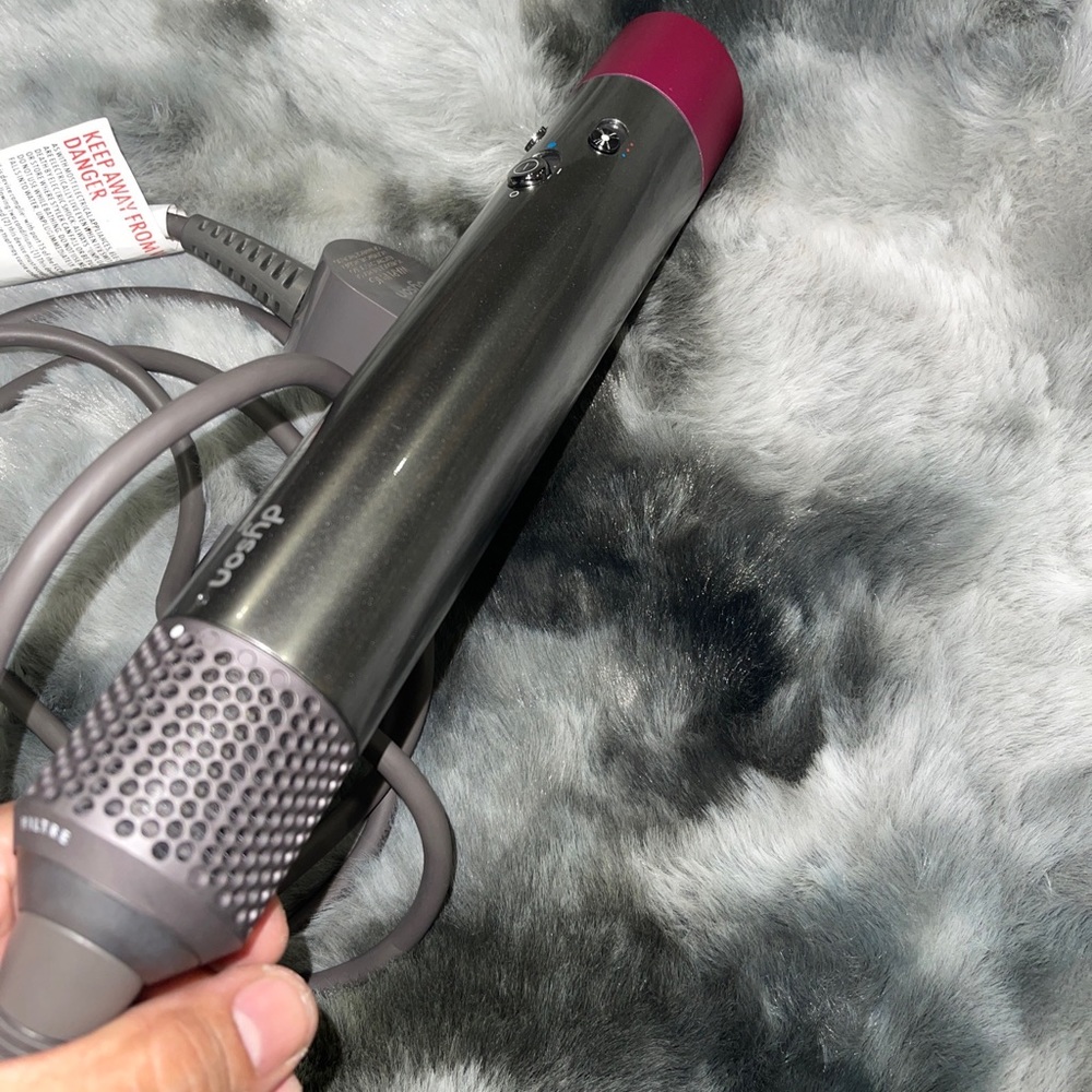 Dyson Airwrap HS01 Pink Wand and Round Brush attachment